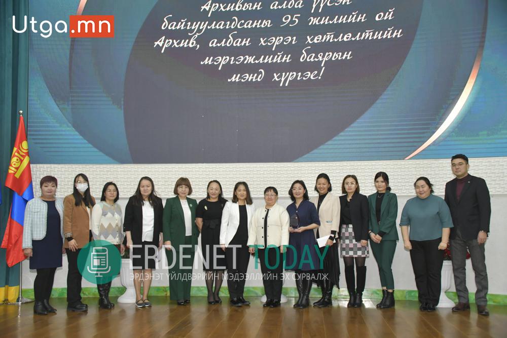 АРХИВ, АЛБАН ХЭРЭГ ХӨТЛӨЛТИЙН АЖИЛТНУУД МЭРГЭЖЛИЙН БАЯРААРАА ШИЛДГҮҮДЭЭ ТОДРУУЛЛАА
